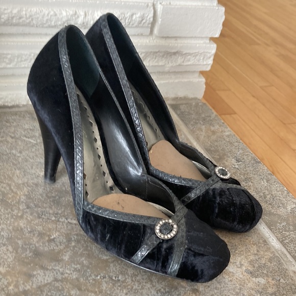 EUC Y2K BCBGirls Black Velvet Flocked Heels Snake Skin Pipping & Rhinest… - Picture 2 of 10